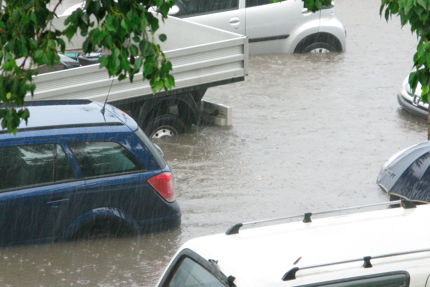 coche-lluvias-velozitas