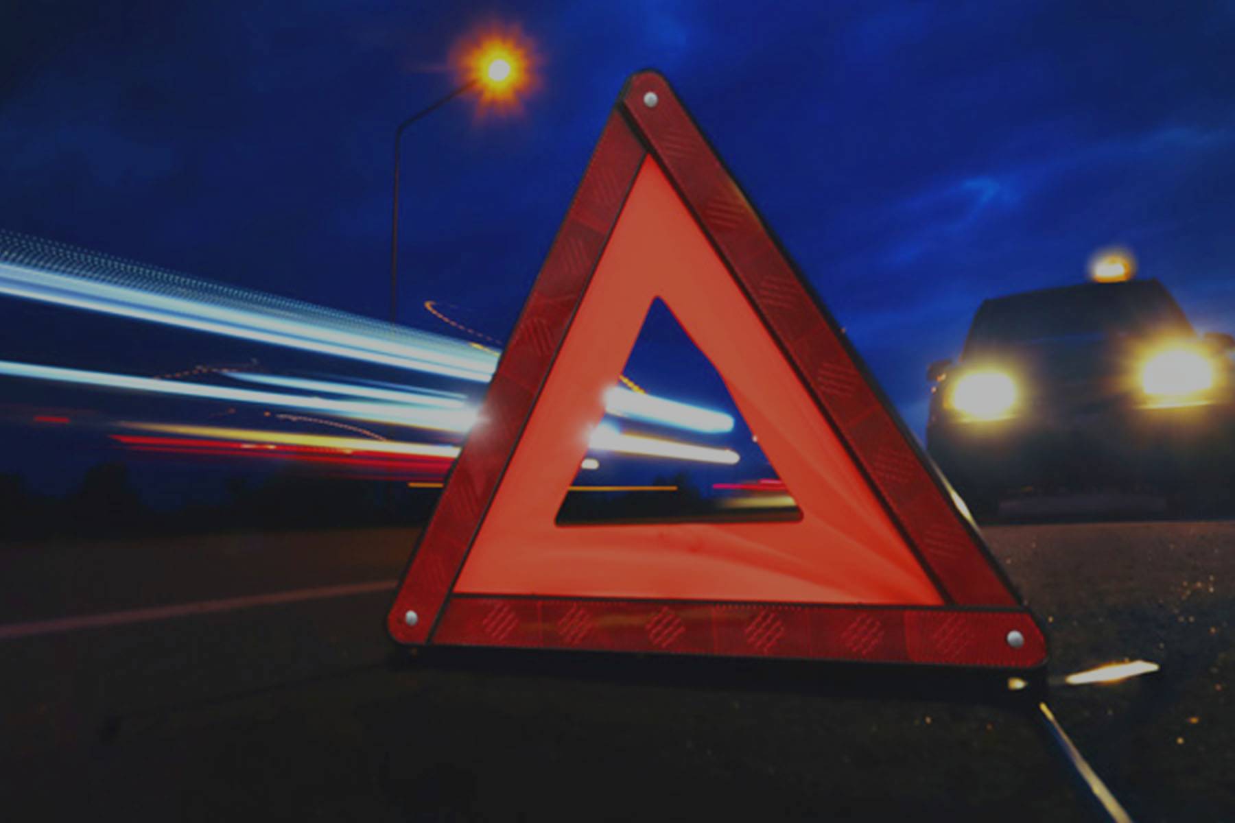 Triángulos y la baliza V16 conectada a la vez